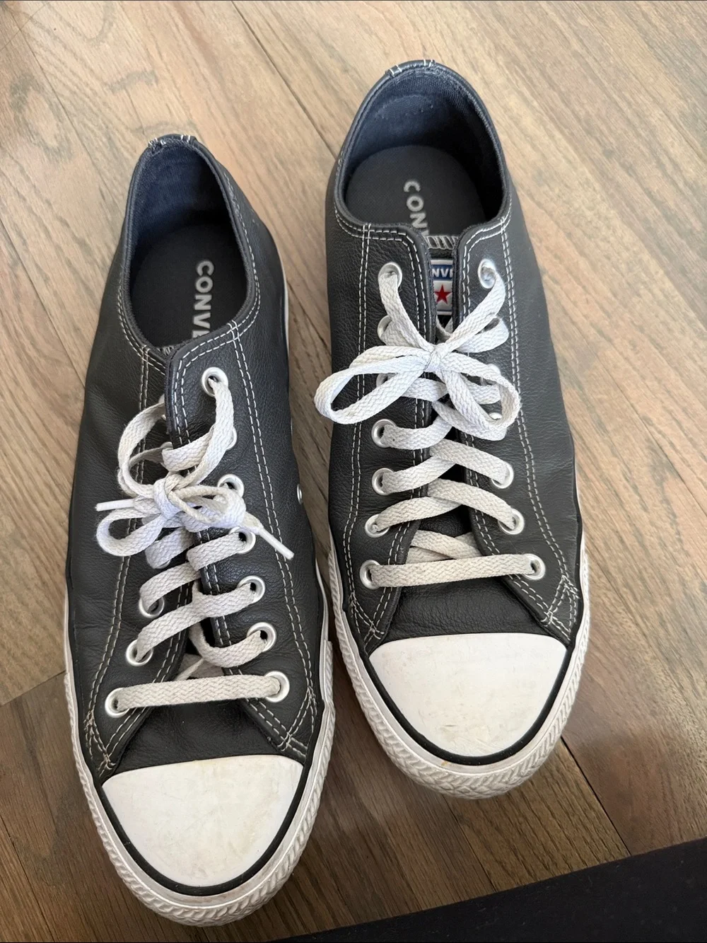 Converse Men’s Black and White Low-Top Sneakers